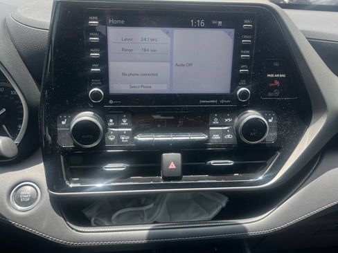 Used 2021 Toyota Highlander XLE FWD image 12