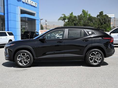 New 2026 Chevrolet Trax LT w/ LPO, Blackout Package FWD image 7