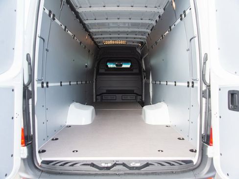 Used 2024 Mercedes-Benz Sprinter 3500 image 31