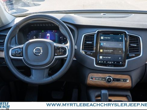 Used 2023 Volvo XC90 B6 Plus image 15