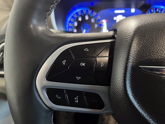 Used 2024 Chrysler Pacifica Touring-L FWD image 22