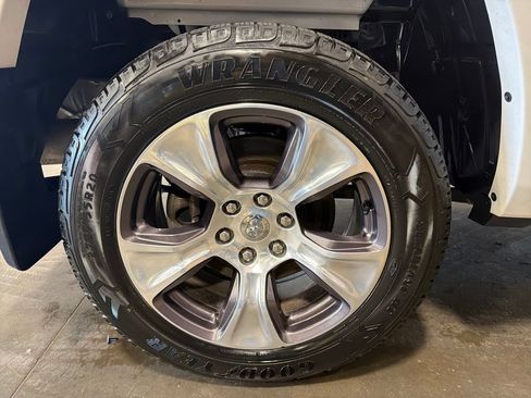 Used 2019 RAM 1500 Laramie AWD/4WD image 21