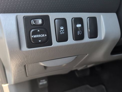 Used 2014 Toyota Tacoma PreRunner w/ SR5 Package RWD image 11