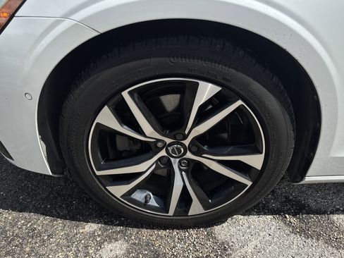 Used 2023 Volvo S60 B5 Plus w/ Climate Package FWD image 9