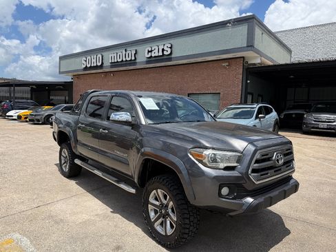 Used 2017 Toyota Tacoma Limited w/ Tow Package AWD/4WD image 3