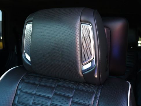 Used 2025 Cadillac Escalade Premium Luxury Platinum image 23