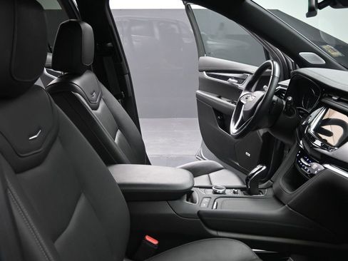 Certified 2025 Cadillac XT6 Premium Luxury image 16