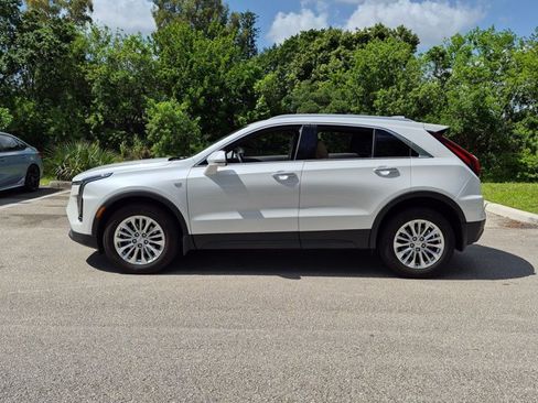 Used 2024 Cadillac XT4 Luxury w/ Cold Weather Package AWD/4WD image 6