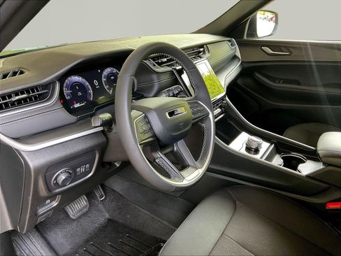 Used 2024 Jeep Grand Cherokee L Laredo w/ Luxury Tech Group I AWD/4WD image 16