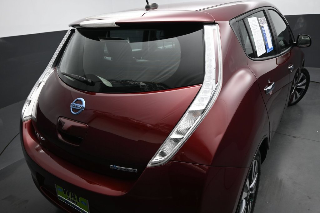 Used 2016 Nissan Leaf SL w/ Premium Package FWD image 2