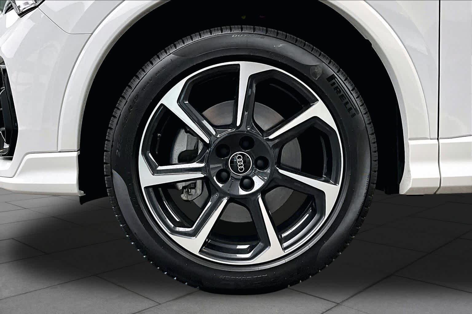 Certified 2025 Audi Q3 2.0T Premium Plus w/ Premium Plus Package AWD/4WD image 11