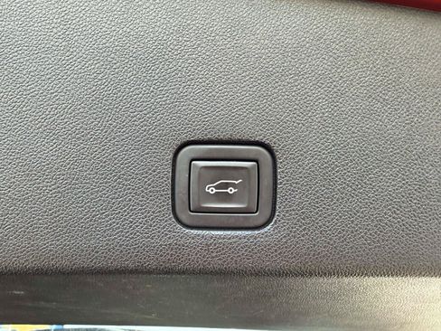 Certified 2023 Cadillac XT6 Sport w/ Technology Package AWD/4WD image 9