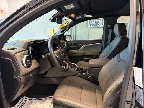 Used 2025 Chevrolet Colorado ZR2 AWD/4WD image 13