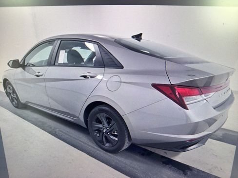 Used 2022 Hyundai Elantra SEL w/ Convenience Package FWD image 3