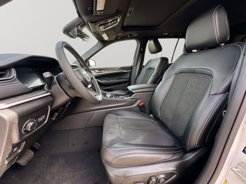 New 2026 Jeep Grand Cherokee Altitude AWD/4WD image 20