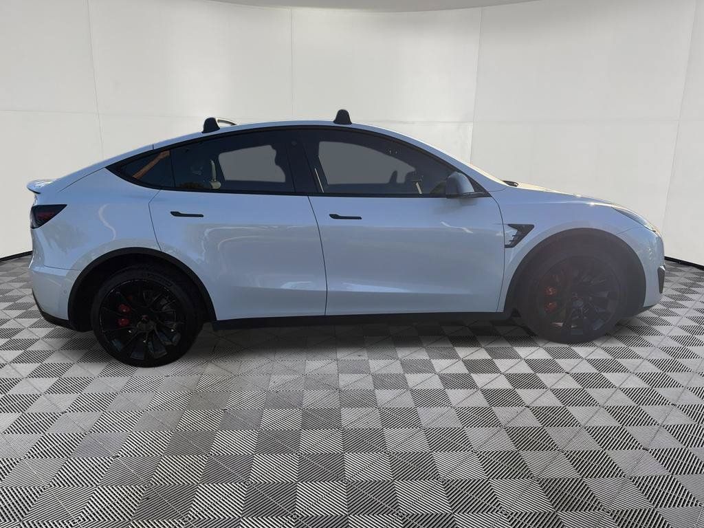 Used 2022 Tesla Model Y Long Range AWD/4WD image 9