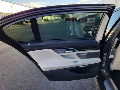 Used 2016 BMW 750i xDrive image 22