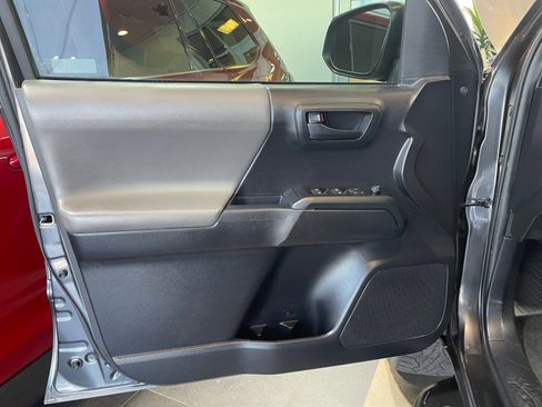 Used 2020 Toyota Tacoma SR AWD/4WD image 13