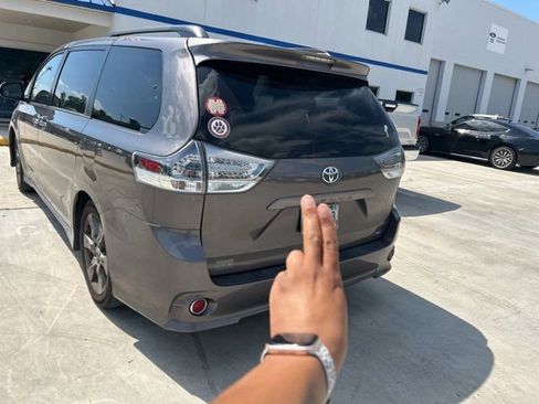 Used 2013 Toyota Sienna SE FWD image 7