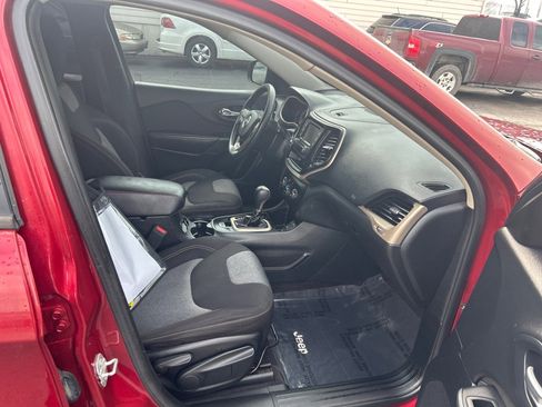 Used 2016 Jeep Cherokee Sport image 13