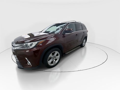 Used 2019 Toyota Highlander Limited AWD/4WD image 4