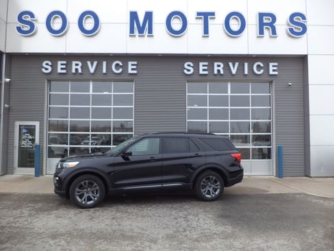 Used 2024 Ford Explorer XLT w/ Equipment Group 202A AWD/4WD image 1