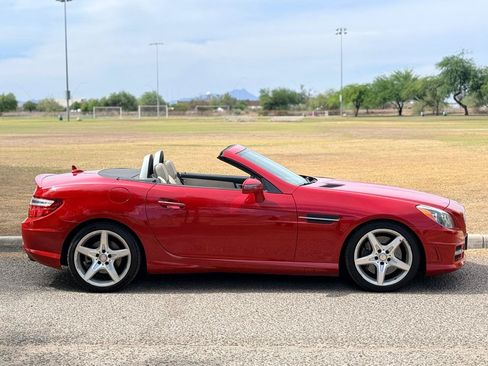 Used 2016 Mercedes-Benz SLK 300 w/ Premium 2 Package image 6