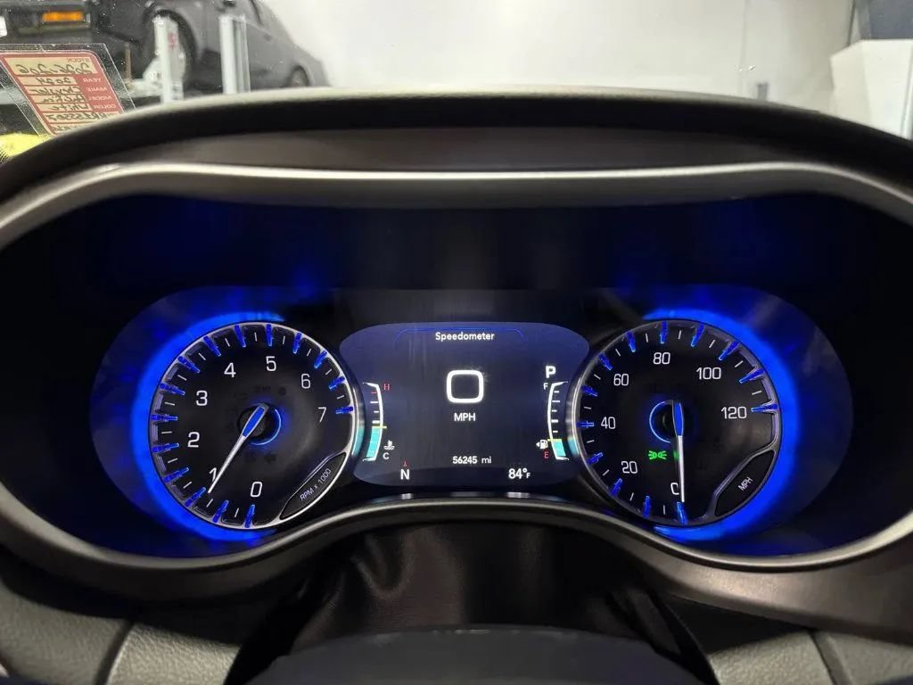Used 2024 Chrysler Pacifica Touring-L FWD image 11
