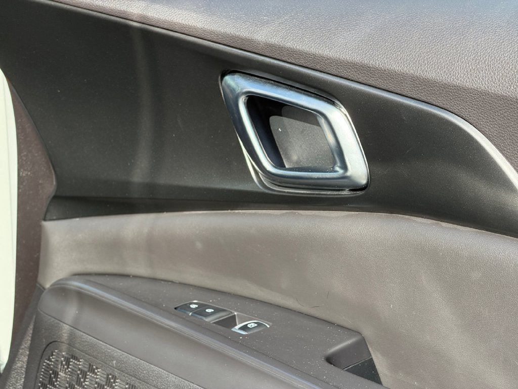 Used 2025 Kia Carnival SX w/ SX Dark Edition Package FWD image 26