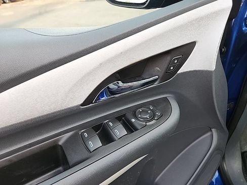 Used 2020 Chevrolet Bolt LT FWD image 23