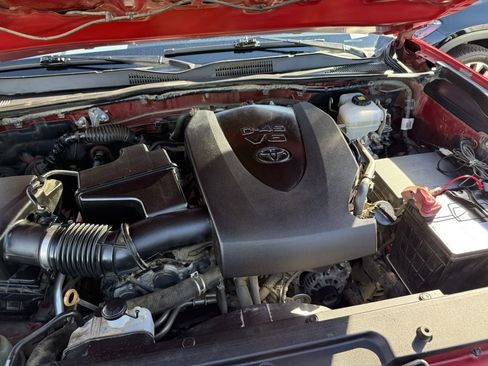 Used 2020 Toyota Tacoma TRD Off-Road w/ Technology Package image 13