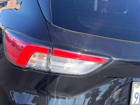 Used 2022 Ford Escape SE w/ SE Sport Appearance Package image 31