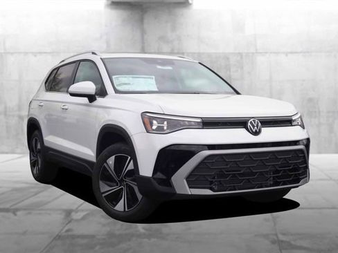New 2026 Volkswagen Taos SE AWD/4WD image 2