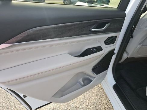 Used 2021 Jeep Grand Cherokee L Overland image 12