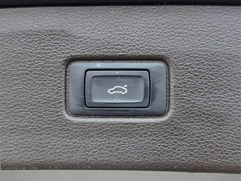 Used 2017 Audi Q7 3.0T Premium image 14