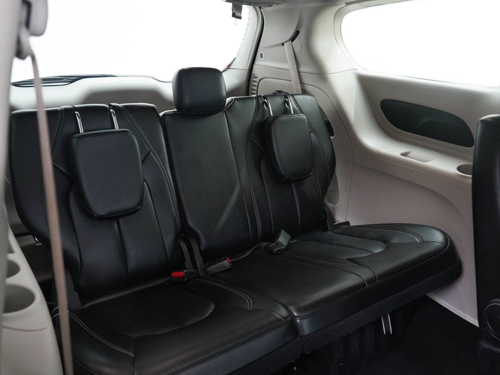 Used 2023 Chrysler Pacifica Touring-L FWD image 12