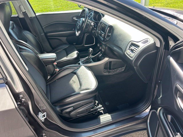 Used 2018 Jeep Compass Latitude FWD image 46