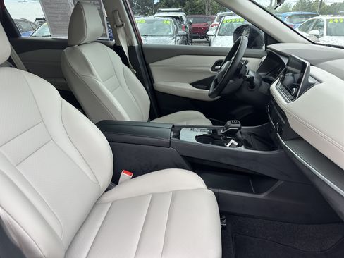 Used 2026 Nissan Rogue Dark Armor FWD image 13