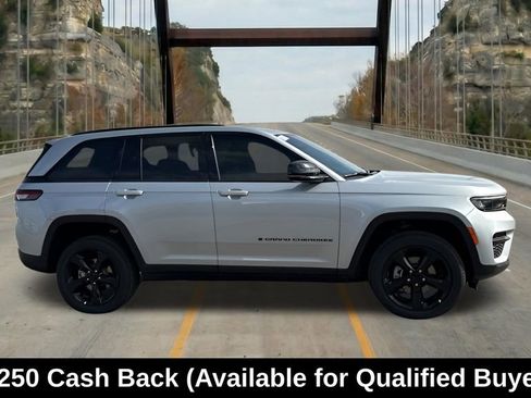 New 2025 Jeep Grand Cherokee Altitude RWD image 11