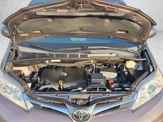 Used 2019 Toyota Sienna XLE Premium FWD image 23