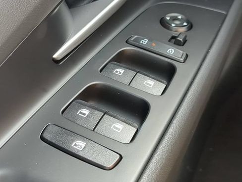 Used 2025 Hyundai Elantra Limited FWD image 23
