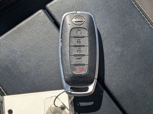 Used 2025 Nissan Rogue SV FWD image 31