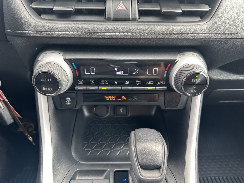 Used 2020 Toyota RAV4 LE w/ All Weather Liner Package AWD/4WD image 17
