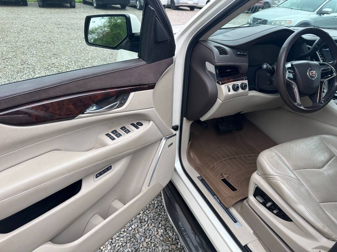 Used 2015 Cadillac Escalade ESV Luxury AWD/4WD image 9