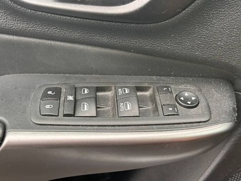 Used 2021 Jeep Cherokee Latitude Lux w/ Comfort/Convenience Group AWD/4WD image 19