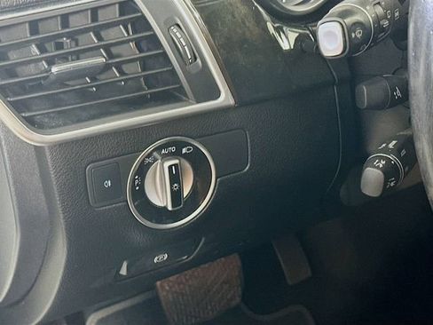 Used 2016 Mercedes-Benz GL 550 4MATIC image 11