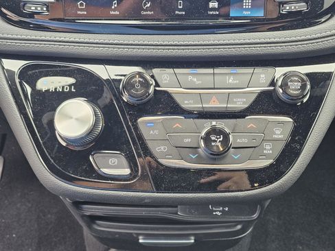 New 2026 Chrysler Pacifica Select w/ S Appearance Package image 28