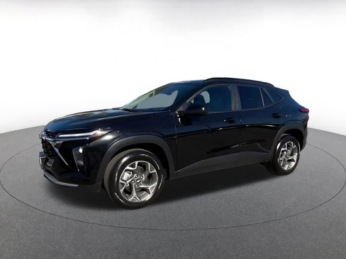 Used 2025 Chevrolet Trax LT image 8