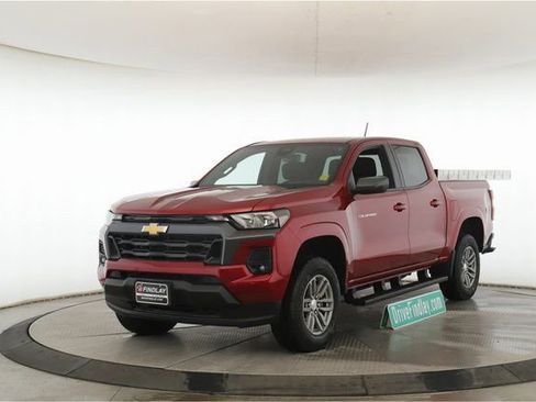 Used 2024 Chevrolet Colorado LT w/ LT Convenience Package II image 10