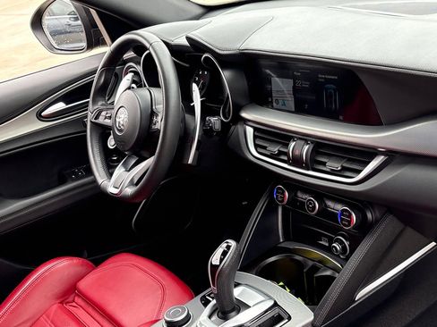Used 2023 Alfa Romeo Stelvio Veloce image 40
